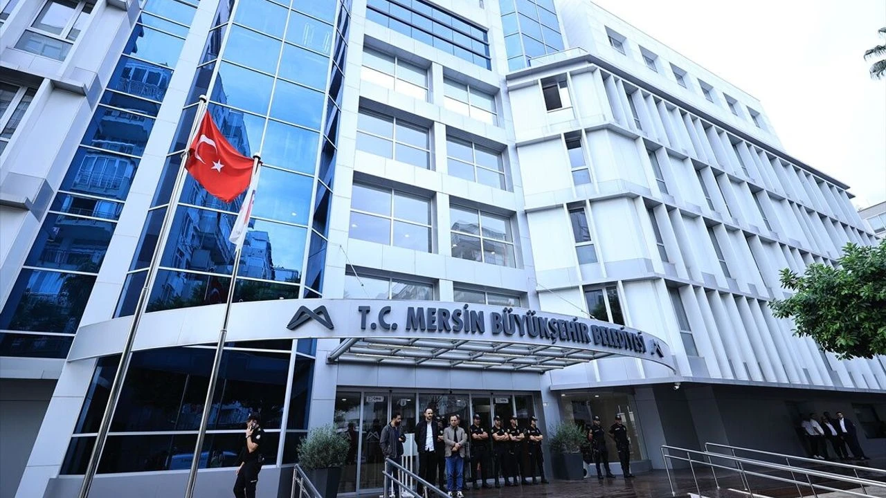Mersin’de 3 belediyeye yönelik soruşturma kapsamında Vahap Seçer dahil 59