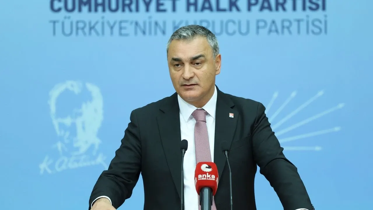 CHP Parti Sözcüsü Müslim Sarı, Cemil Tugay’ın AK Parti’ye geçişi