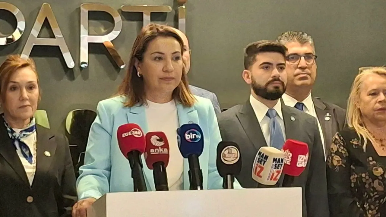 İYİ Parti İzmir İl Başkanı Ülkü Doğan, Cemil Tugay’ın AK