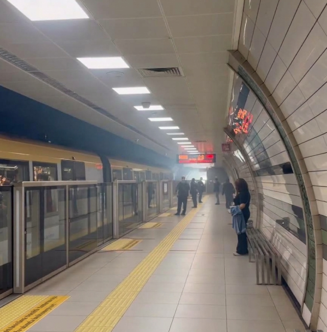 İstanbul’da M5 Üsküdar-Sultanbeyli metro hattının Ihlamurkuyu İstasyonu’nda bu sabah elektrik