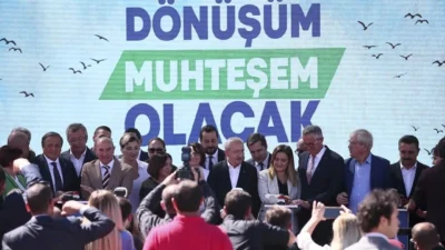 İzmir’de kentsel dönüşüm projelerinde yaşanan tıkanıklık nedeniyle konutlarını bekleyen mağdur