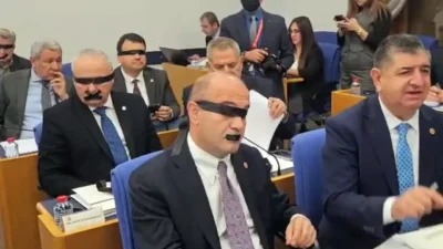 Halk TV’ye kayyum atanması kararının ardından Yeni Partili milletvekilleri, TBMM